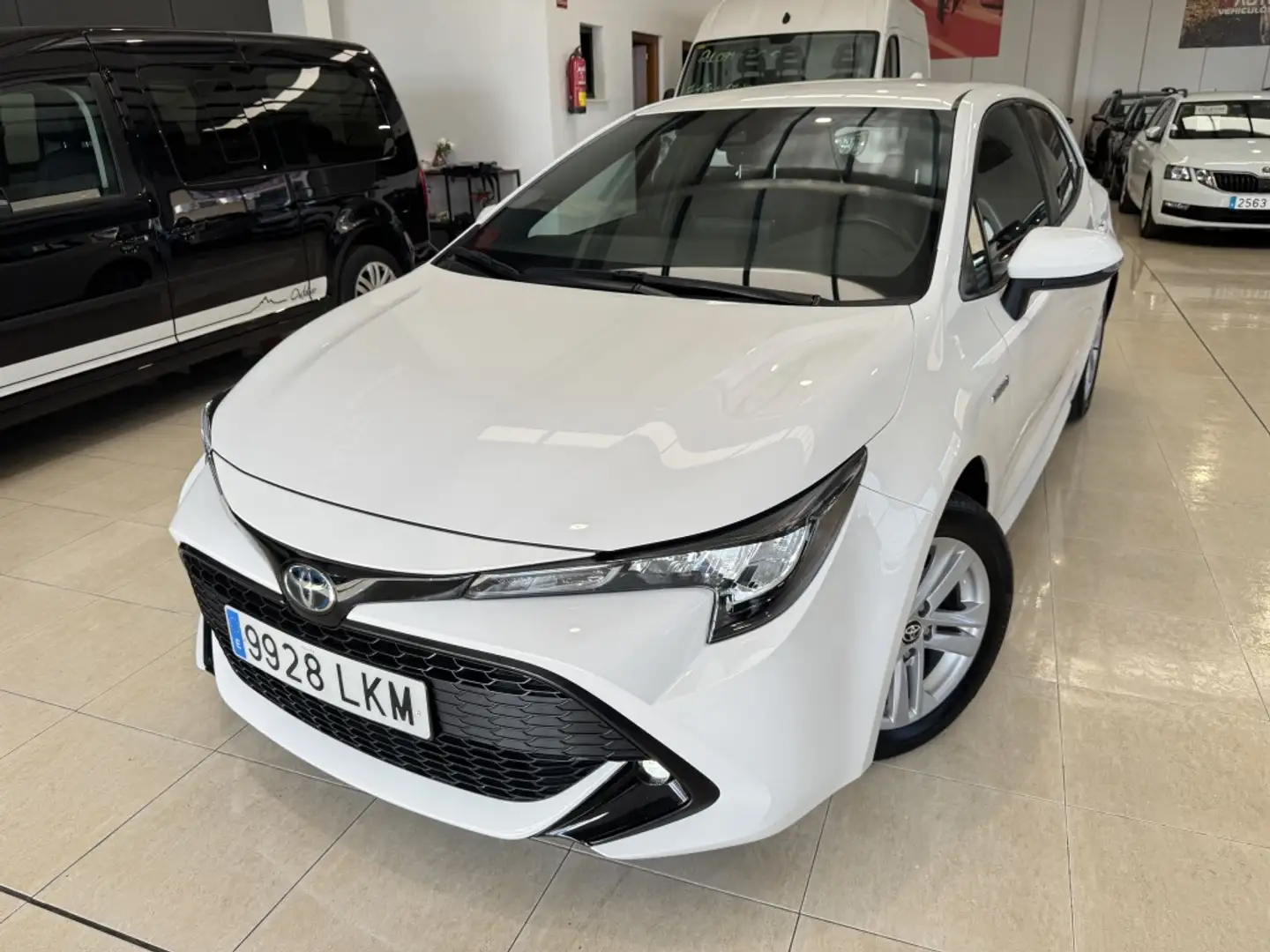 Toyota Corolla 125H Active Tech Blanc - 1