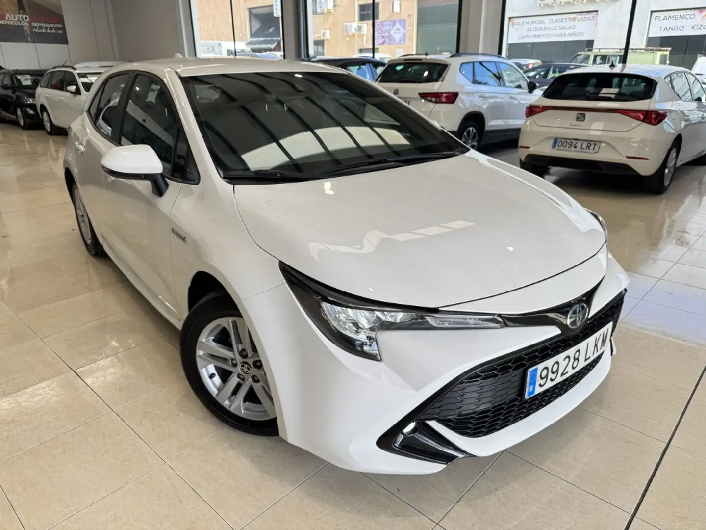 Toyota Corolla 125H Active Tech Blanc - 2