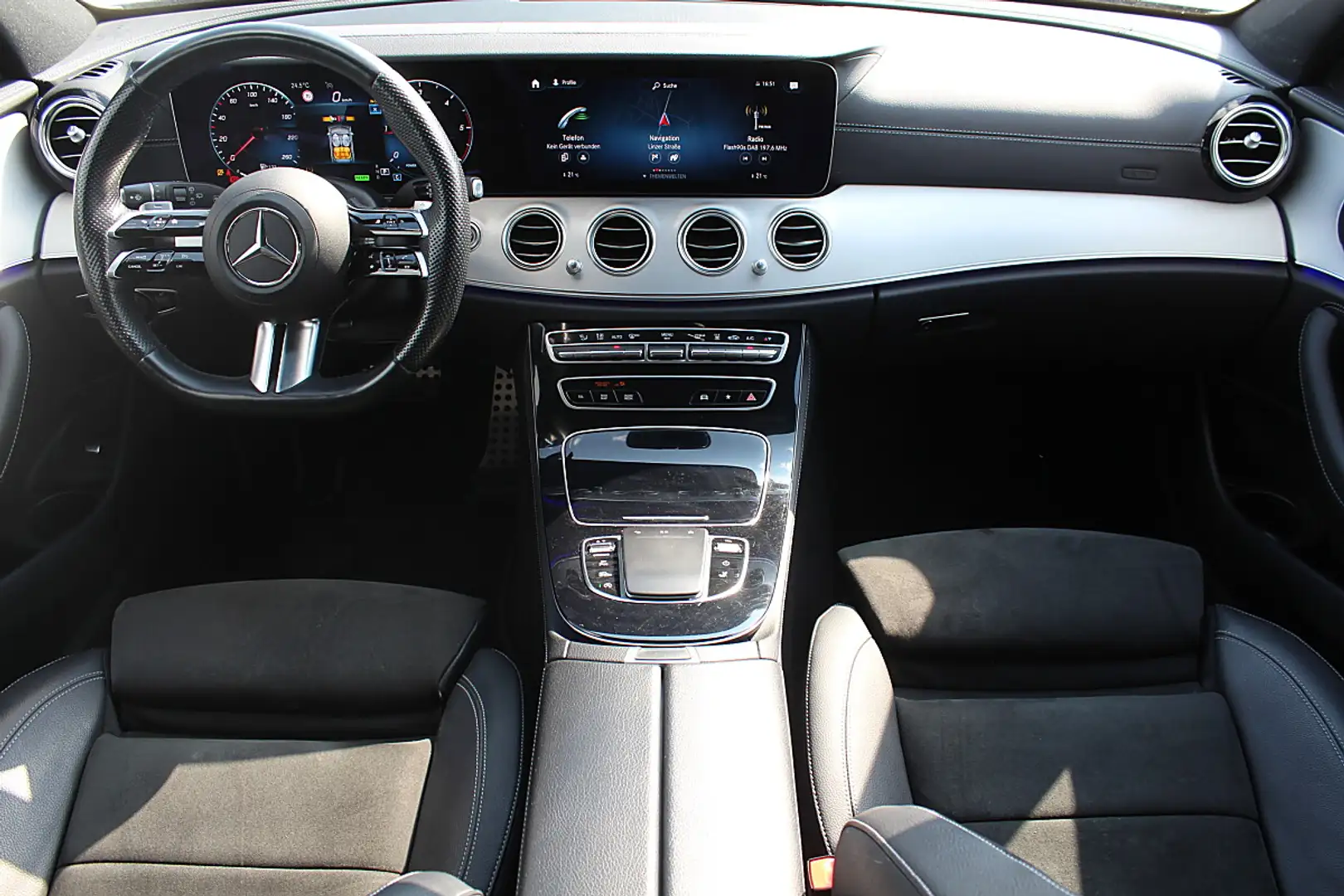 Mercedes-Benz E 220 d T 4Matic Aut. AMG Line 360° Gestik Spur Leder... Schwarz - 2