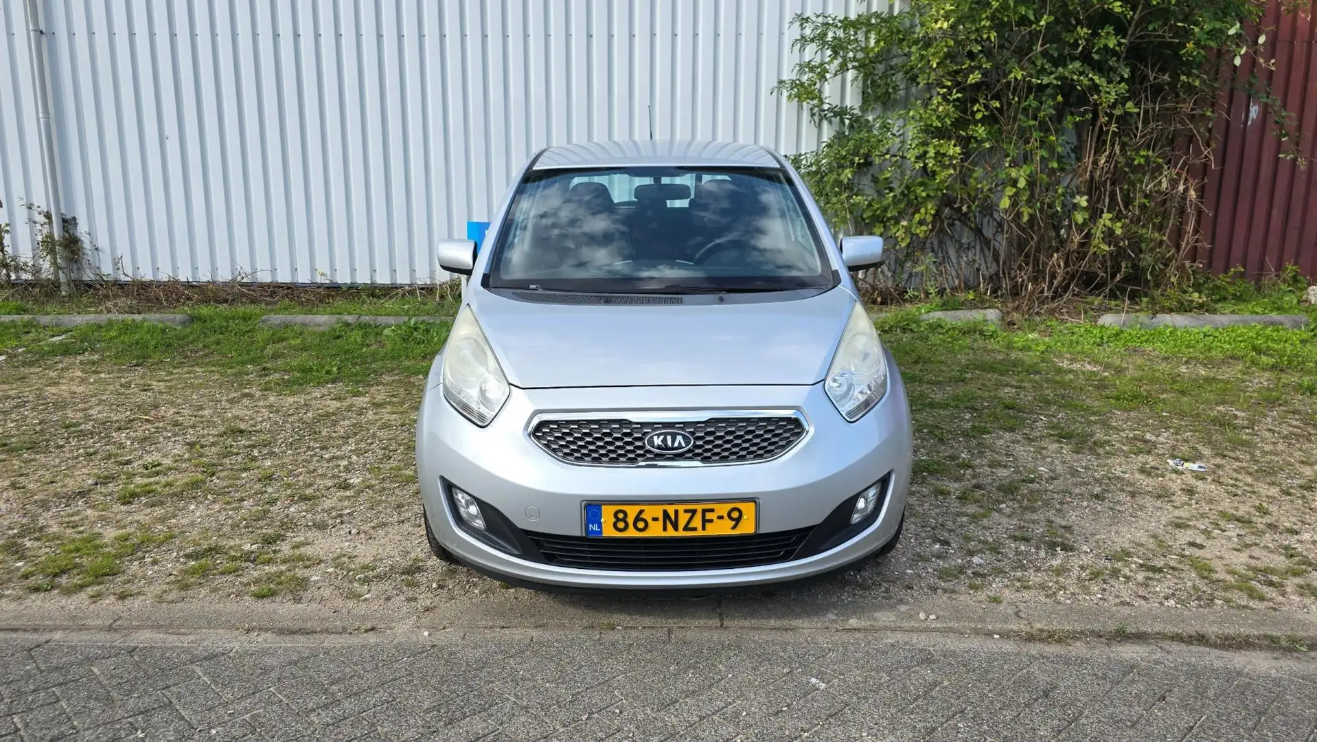 Kia Venga 1.4 CVVT X-tra Gris - 2