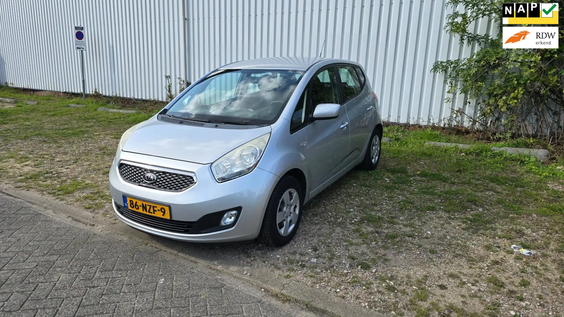 Kia Venga 1.4 CVVT X-tra Gris - 1