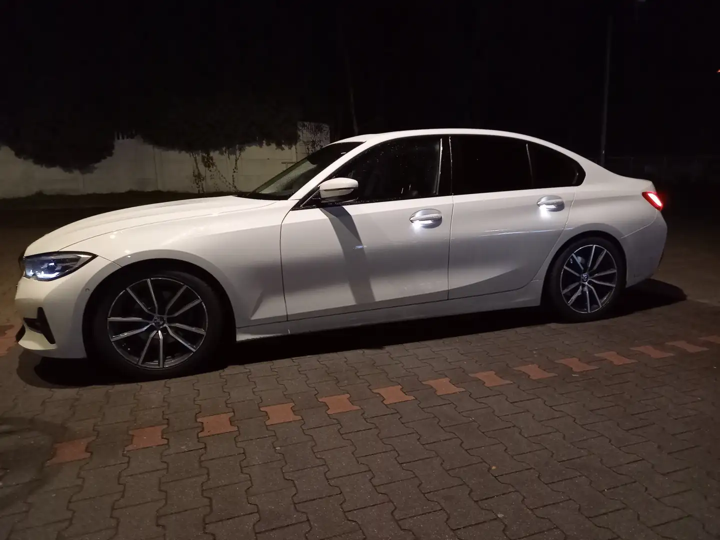 BMW 320 320d Aut. Sport Line Weiß - 2
