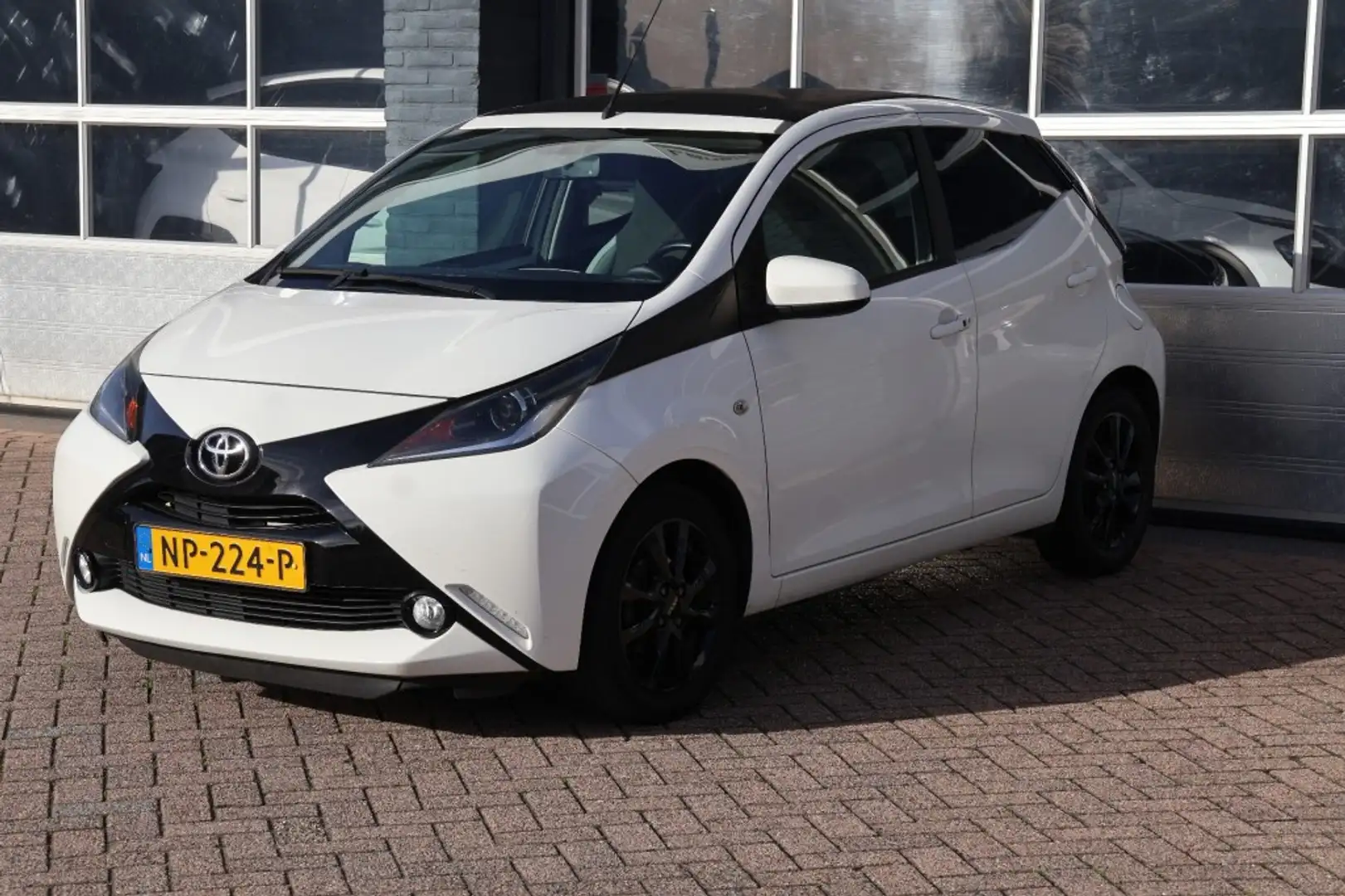 Toyota Aygo 1.0 VVT-ix airco, open dak Wit - 1