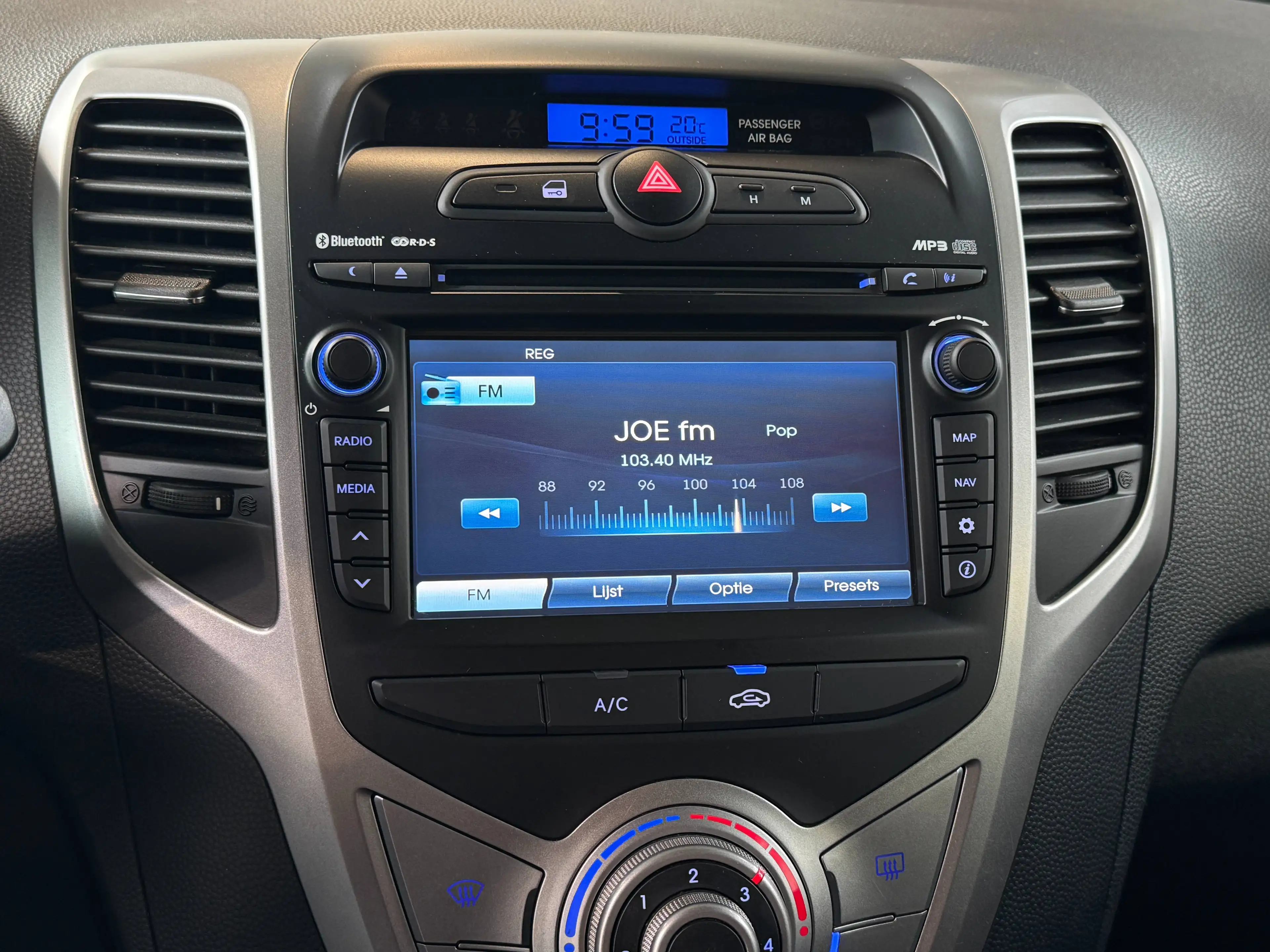 Hyundai iX20 1.4i ISG — photo 8