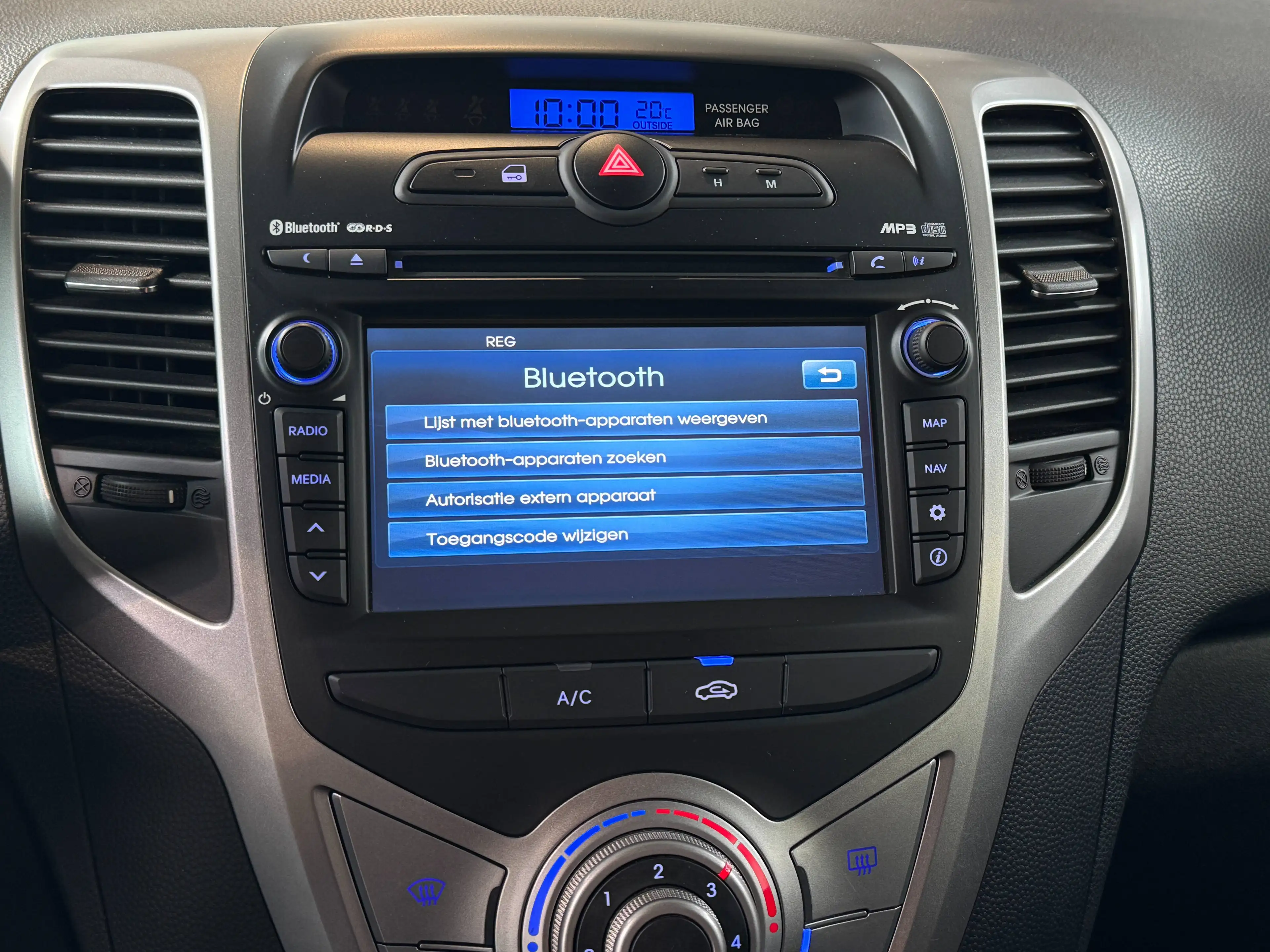 Hyundai iX20 1.4i ISG — photo 9