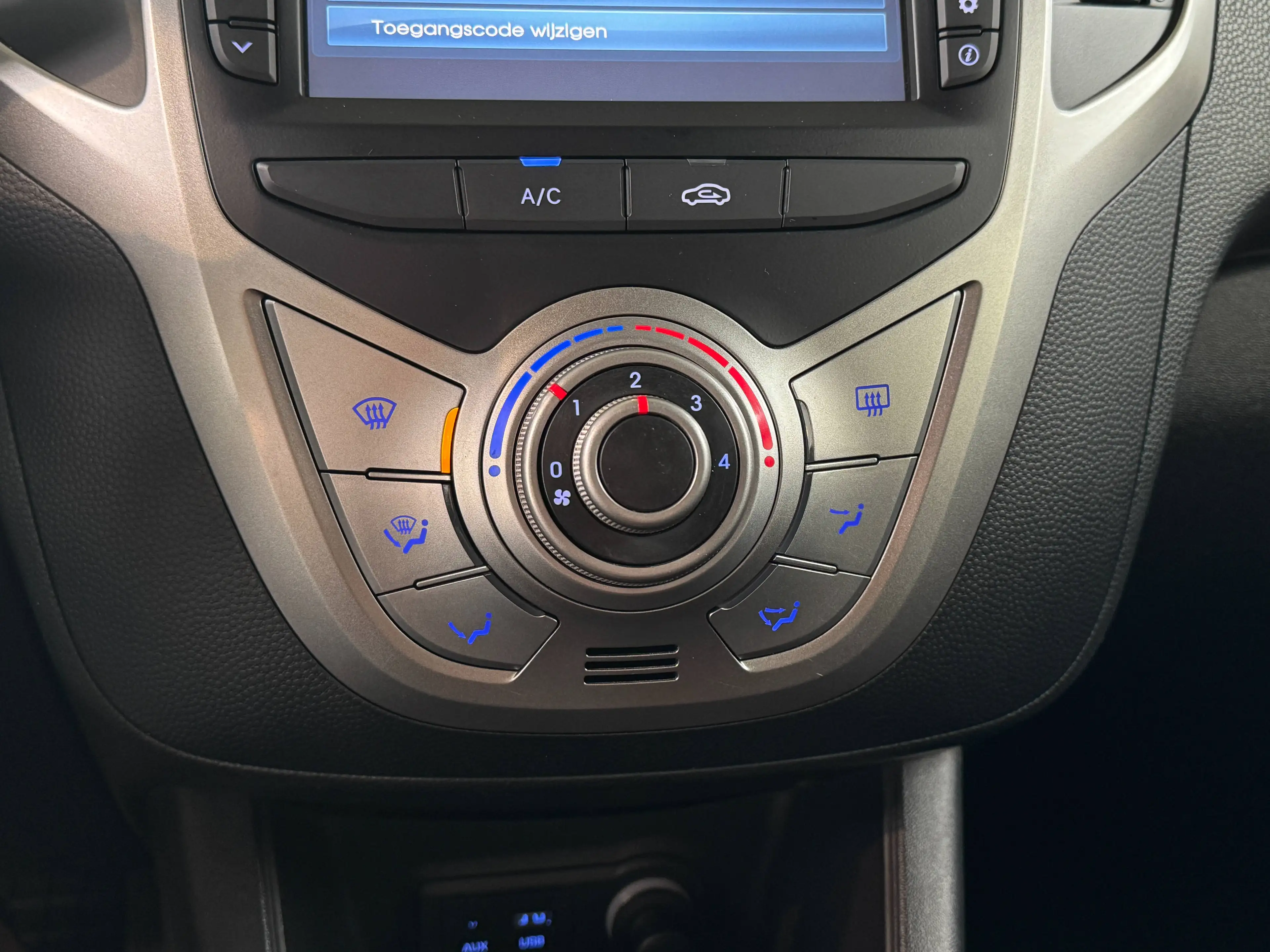 Hyundai iX20 1.4i ISG — photo 11
