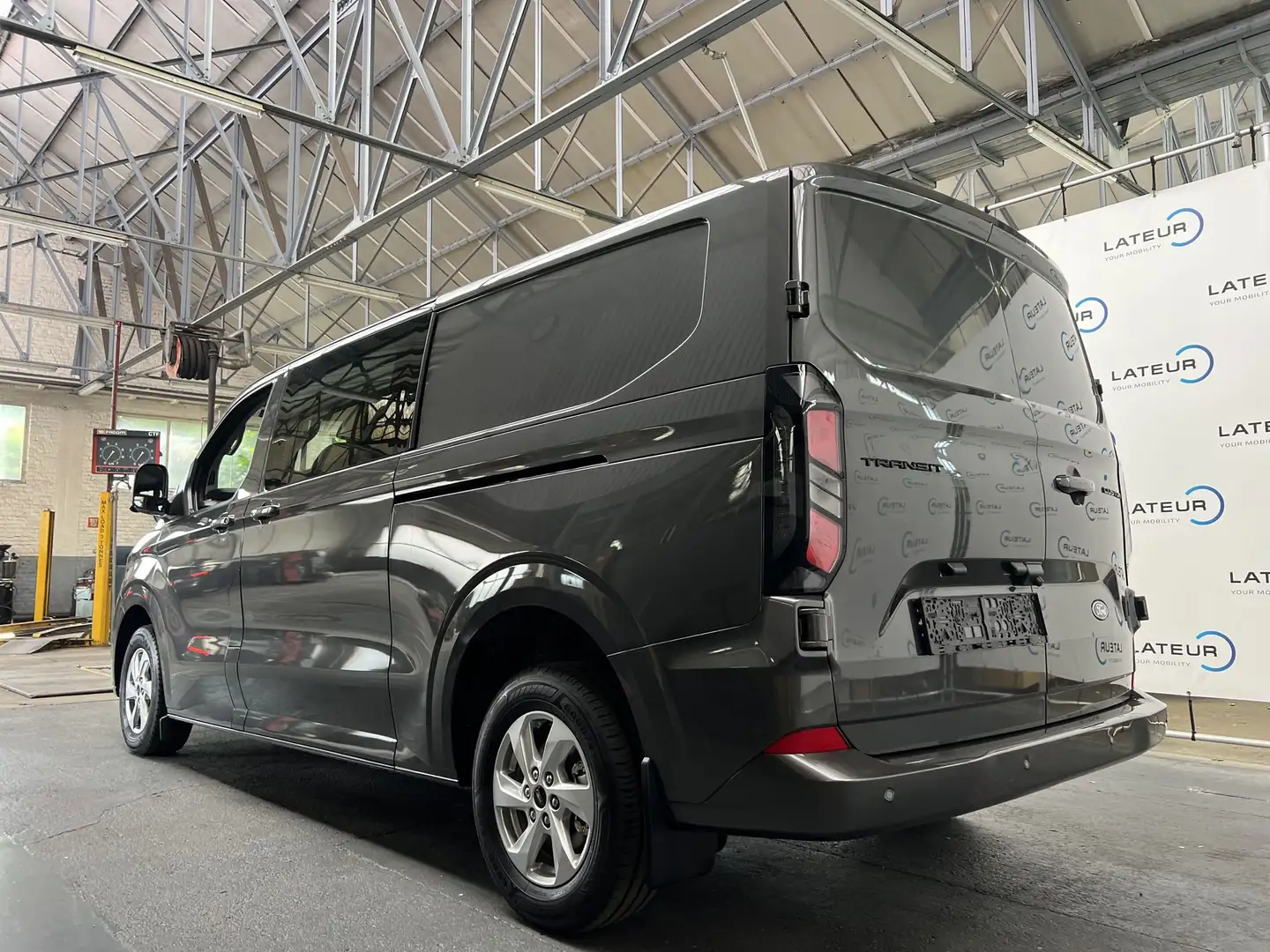 Ford Transit Custom 320L Dubbele Cab 5pl 170pk automaat Limited 360° - 2