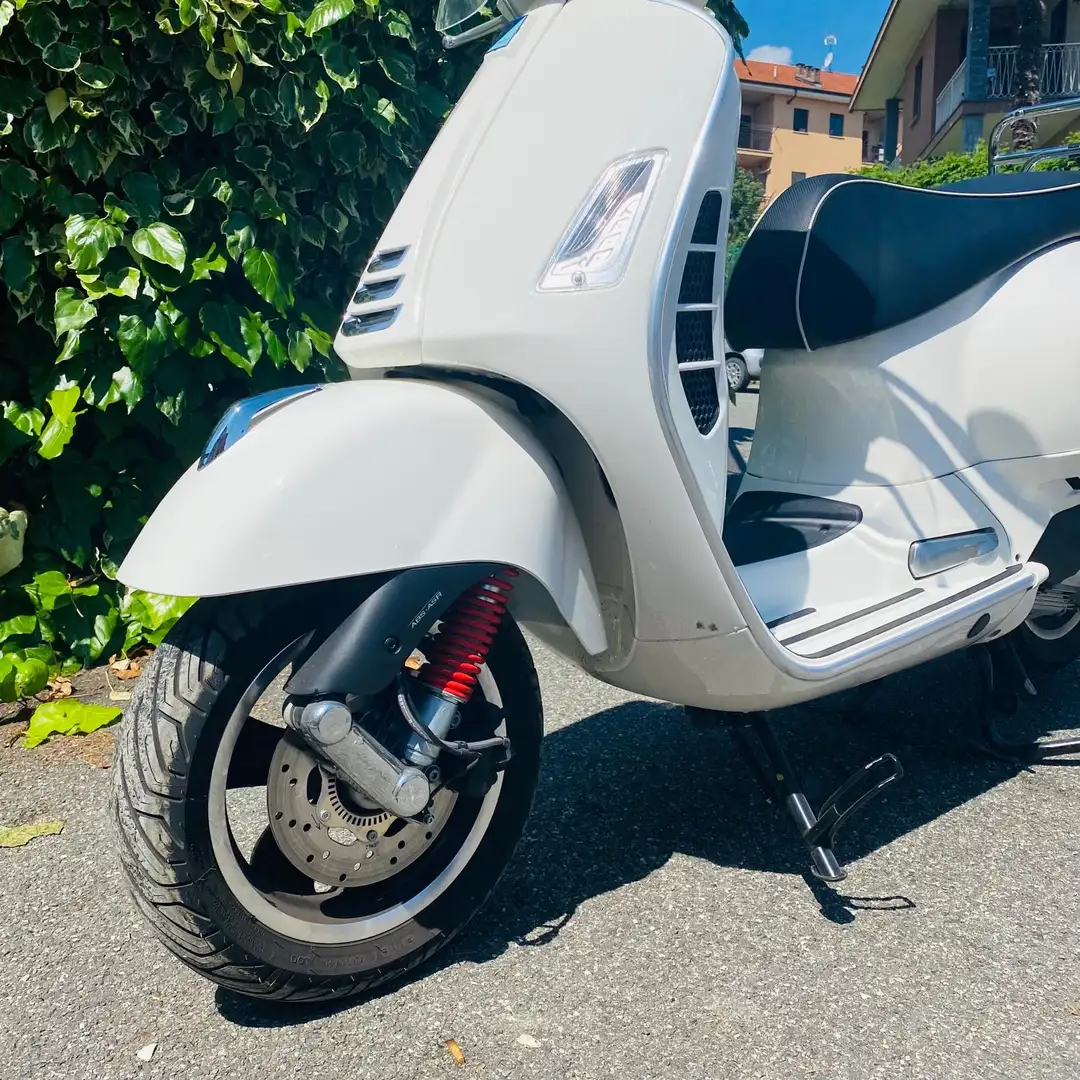 Vespa GTS 300 HPE super 75esimo anniversario White - 1