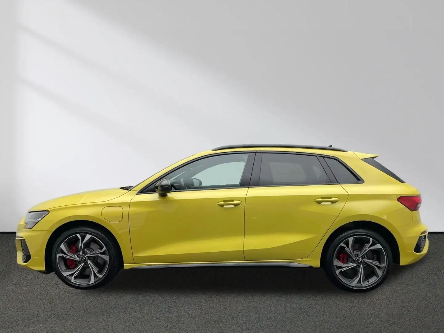 Audi A3 45 TFSI e S line S tronic MMI LED Jaune - 2