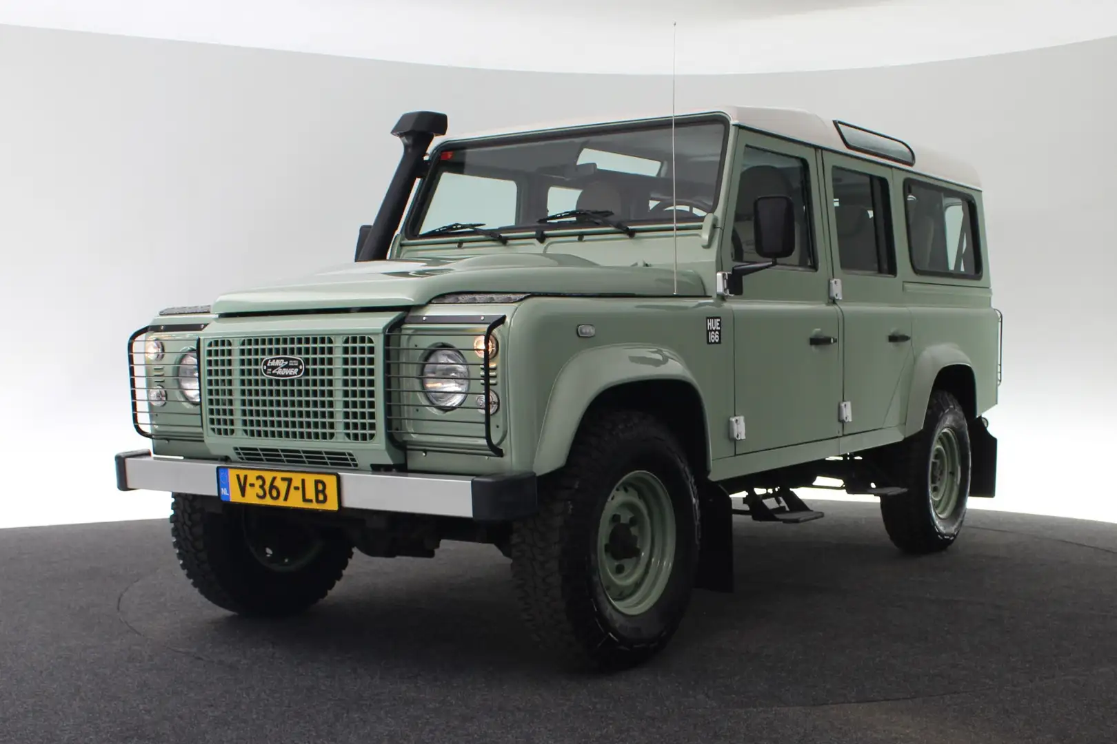 Land Rover Defender 110 2.2 D SW Heritage, (incl. BTW/BPM) Groen - 1