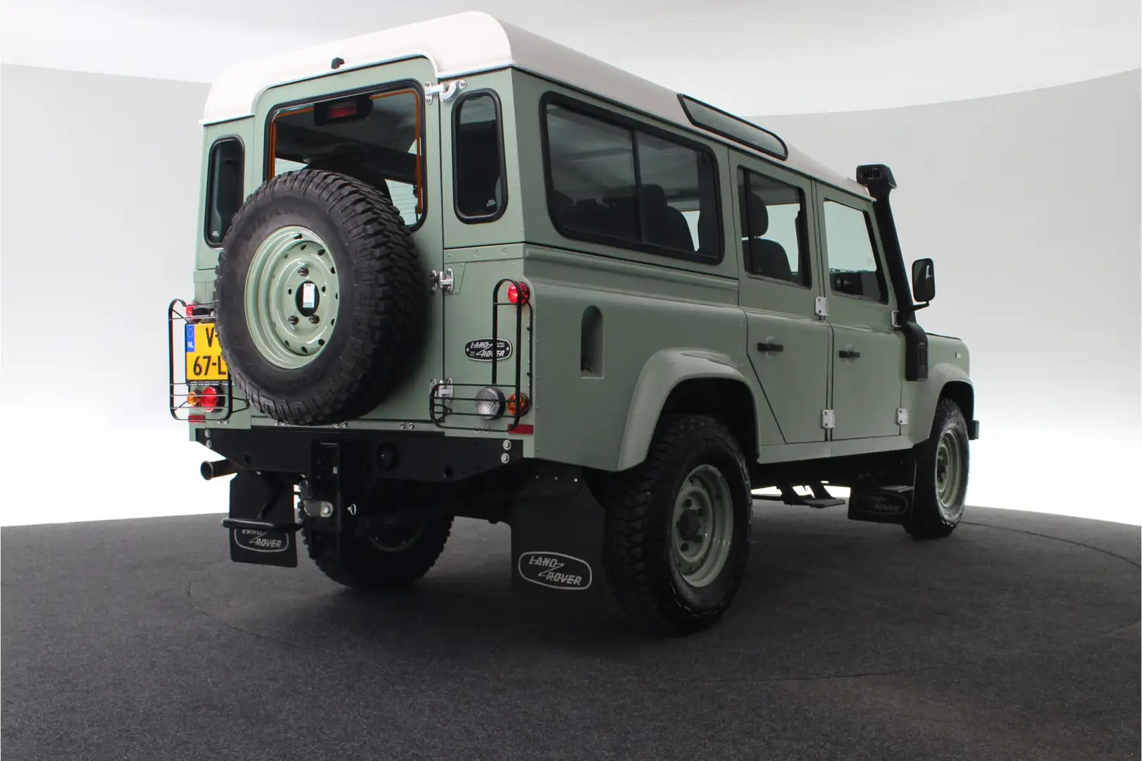 Land Rover Defender 110 2.2 D SW Heritage, (incl. BTW/BPM) Groen - 2