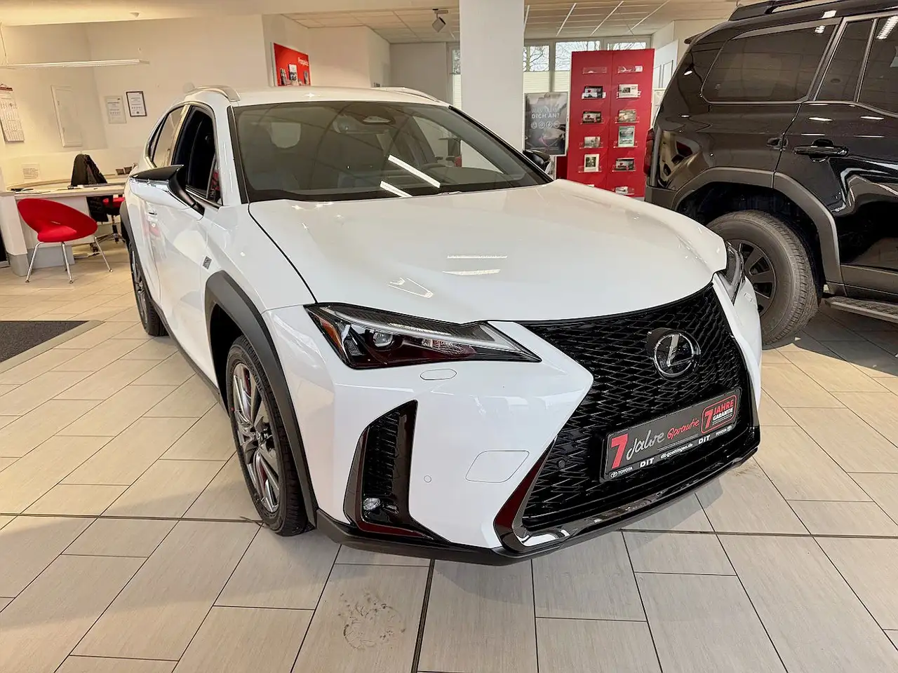 Lexus UX 300h F Sport Design 4