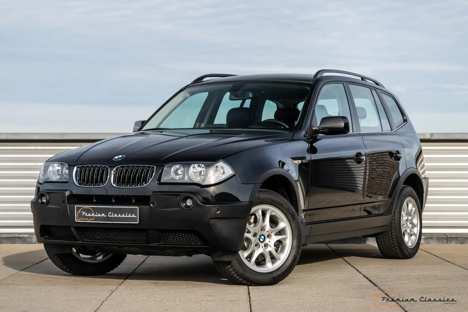 BMW X3 3.0i Executive E83 | 70.000KM | 1st Swiss Owner | Zwart - 1