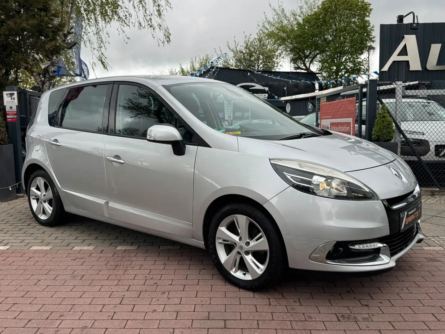 Renault Scenic Dynamique 1.5dCi*Navi*PDC*Tempomat*1.Hd Silber - 1