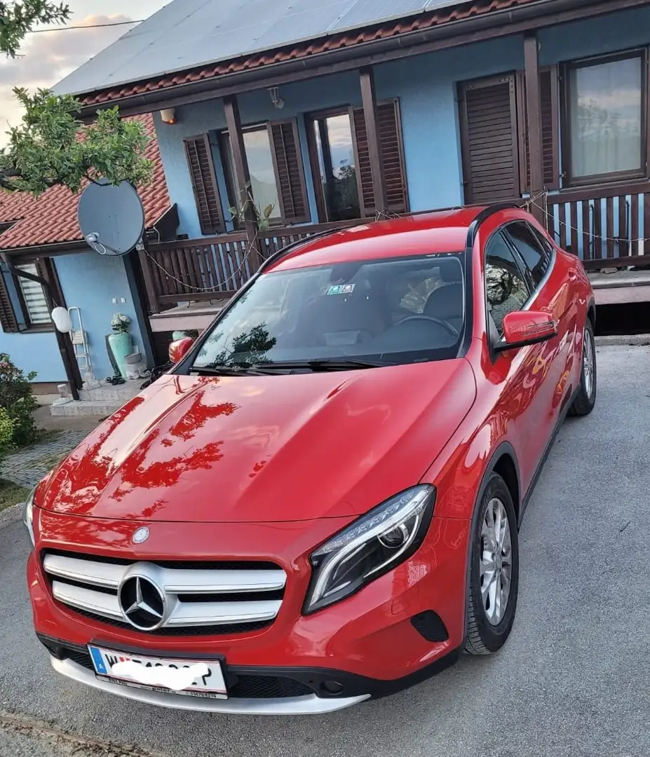 Mercedes-Benz GLA 180 GLA 180 CDI Edition Lifestyle Aut. Edition Lifestyle Rot - 1