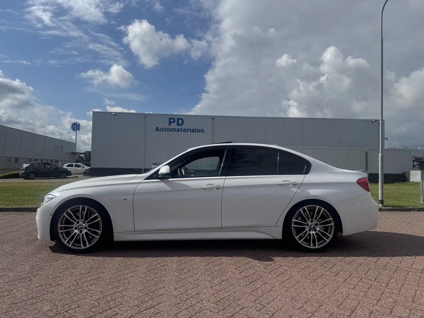 BMW 330 330d M Sport Wit - 1