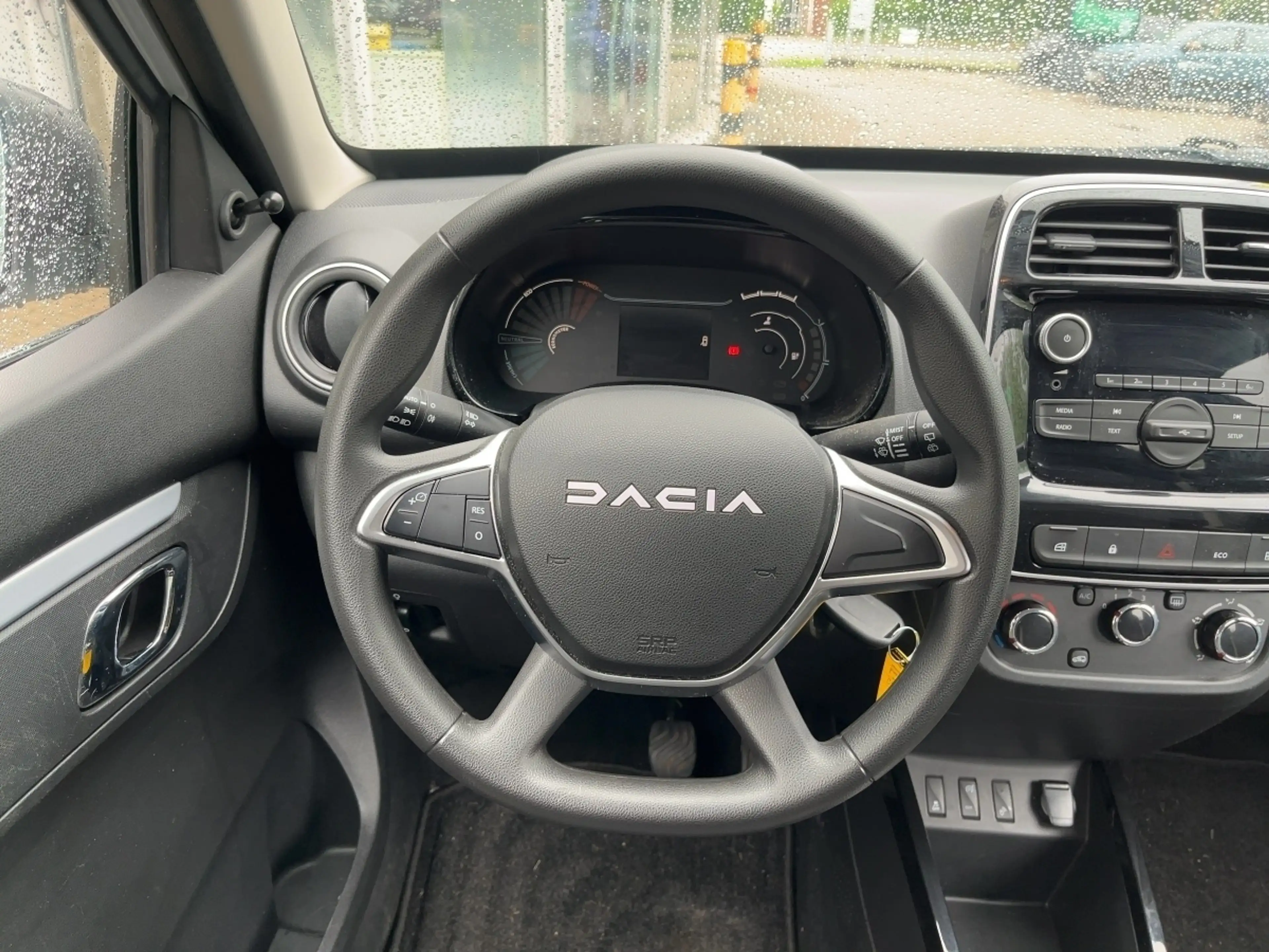 Dacia Spring Essential 45+KLIMA+ZV+el.Fenster+SCHUKO+Radio+++ — photo 9