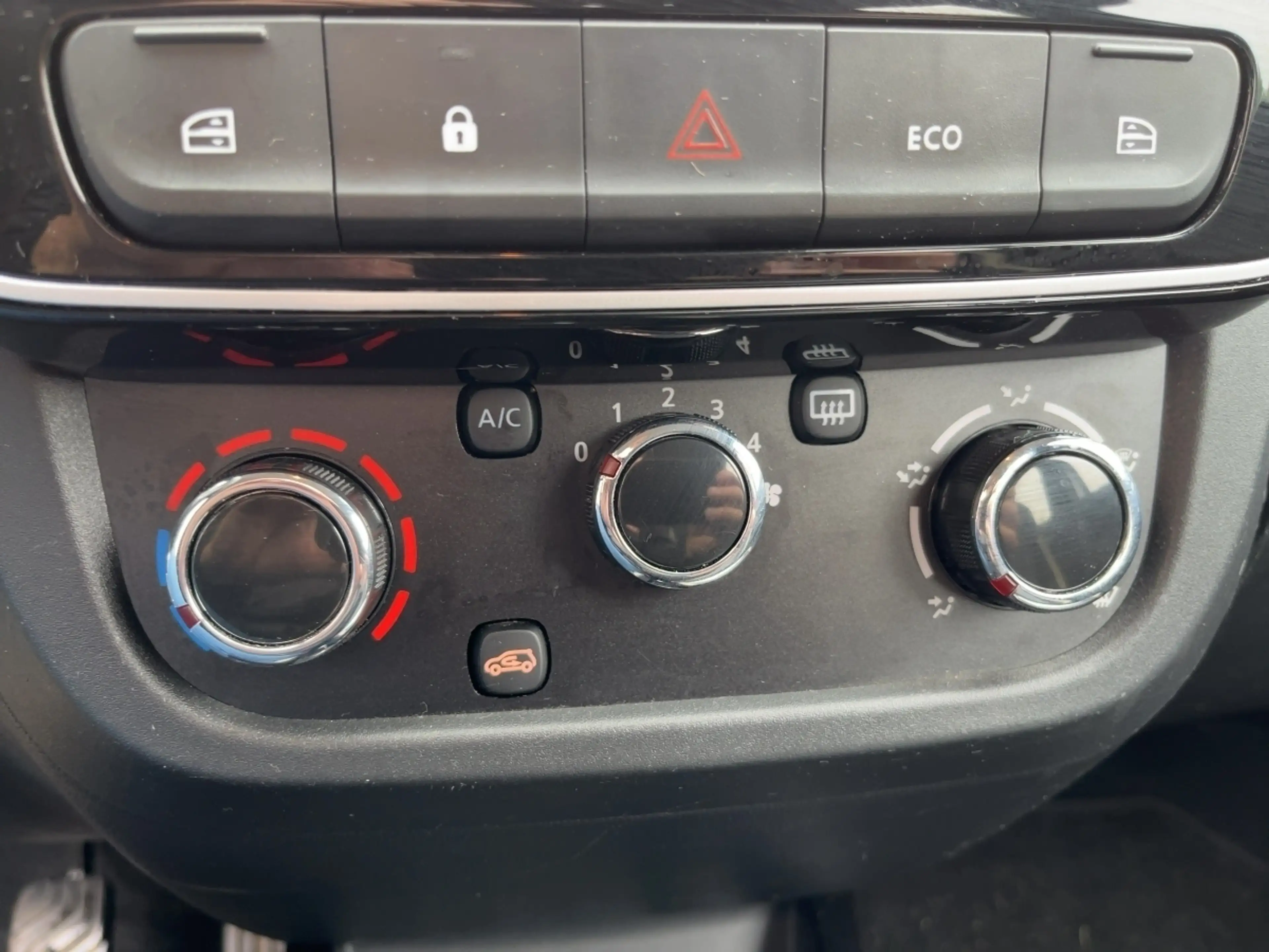 Dacia Spring Essential 45+KLIMA+ZV+el.Fenster+SCHUKO+Radio+++ — photo 15