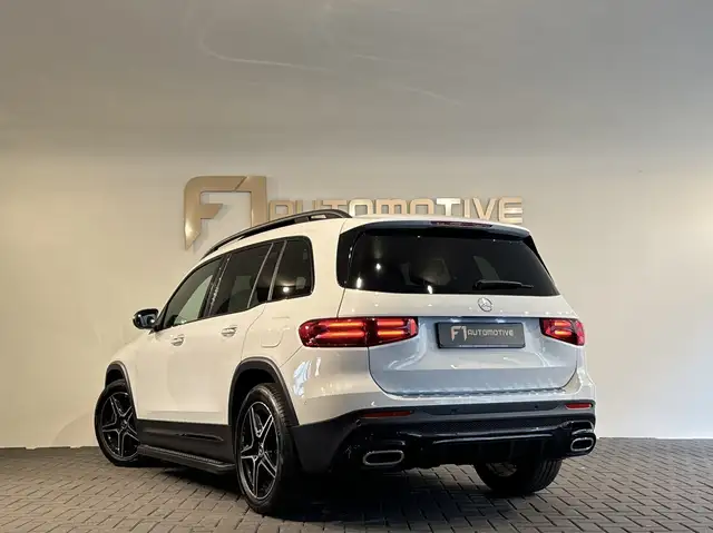 Mercedes-Benz GLB view 4