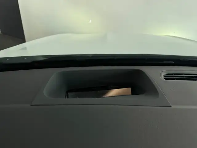 Mercedes-Benz GLB view 14