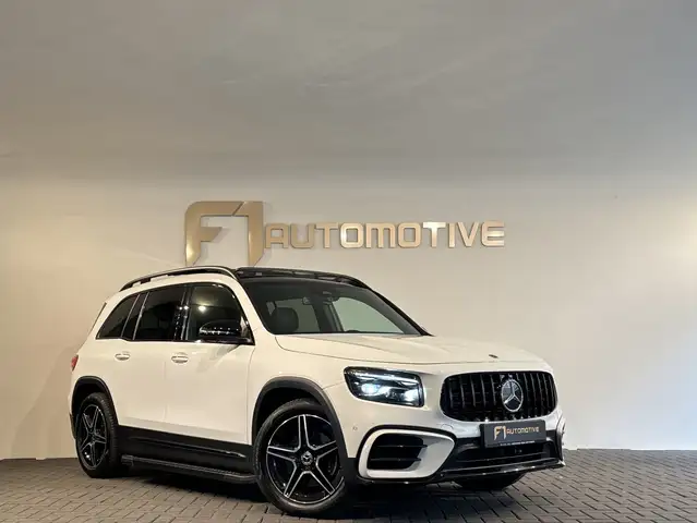 Mercedes-Benz GLB view 3