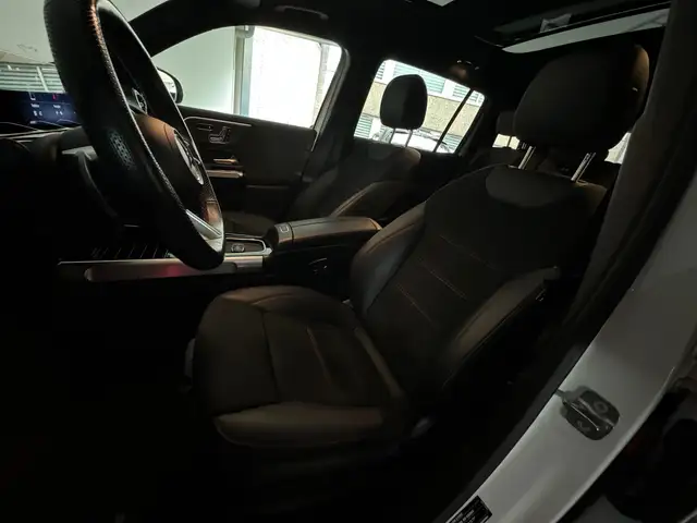 Mercedes-Benz GLB view 10