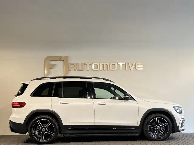 Mercedes-Benz GLB view 8