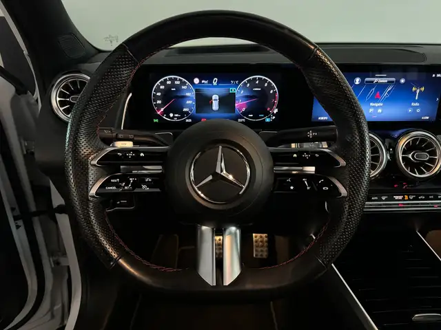 Mercedes-Benz GLB view 11
