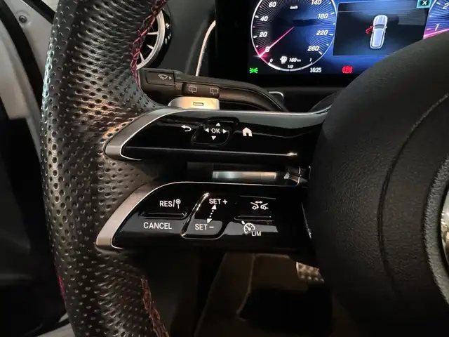Mercedes-Benz GLB view 13