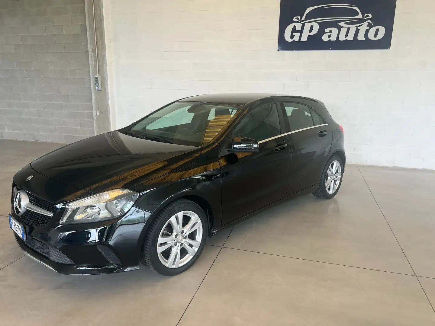 Mercedes-Benz A 180 Classe A 180d Sport manuale OK NEOPATENTATI Nero - 2