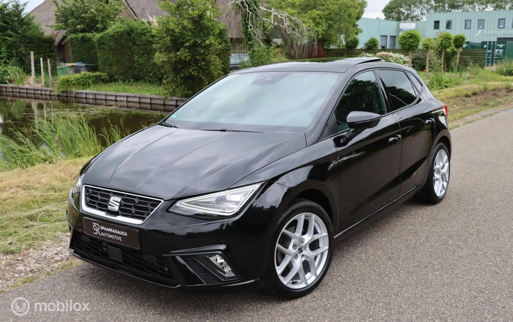 SEAT Ibiza 1.5 TSI FR Sport / Pano / Carplay / Navi / Camera Zwart - 1