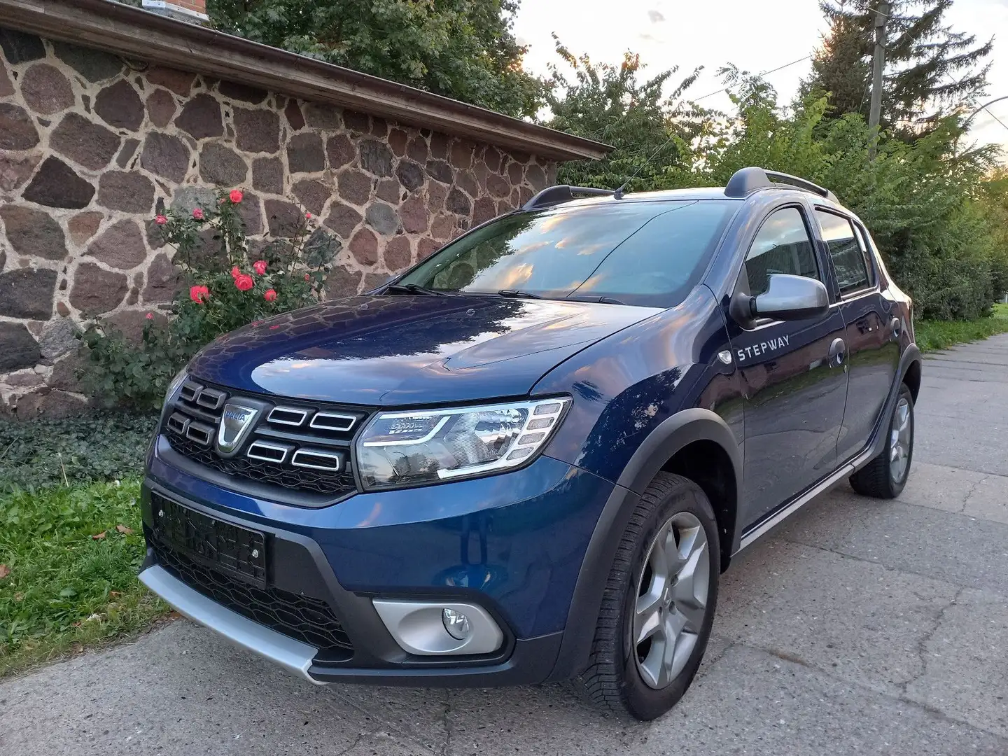 Dacia Sandero II Stepway Essential- 1 Hand- Tüv neu Blau - 1