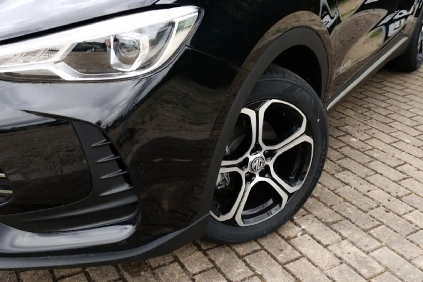 MG ZS 1.5 T 85 kW Comfort Navi Einparkhilfe Sitzheizung Fekete - 2