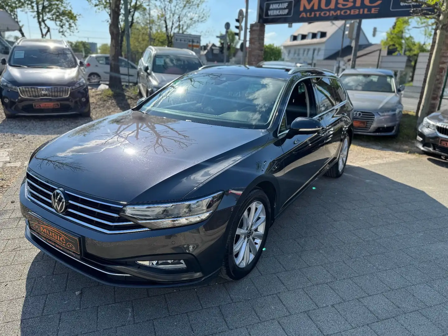 Volkswagen Passat Variant Business/Navi/LED/Scheckheft Grau - 1
