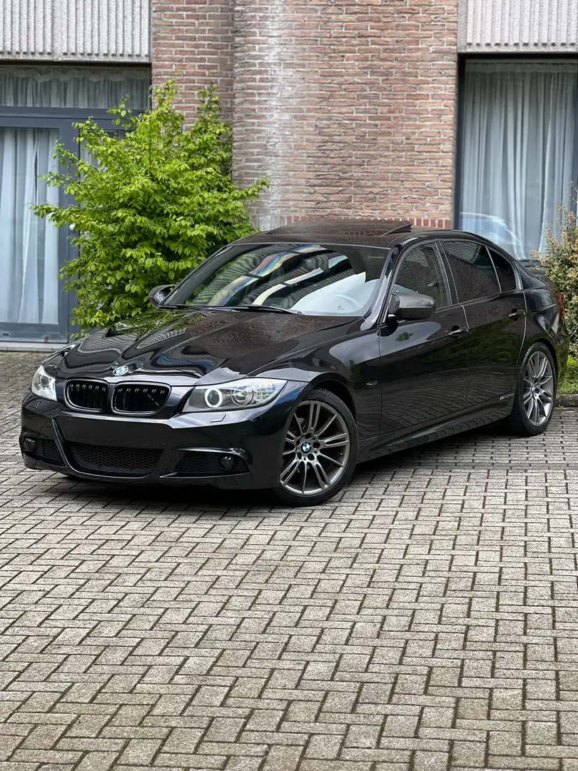 BMW 320 Serie 3 E90 320i Essence Pack M carnet complet Zwart - 1