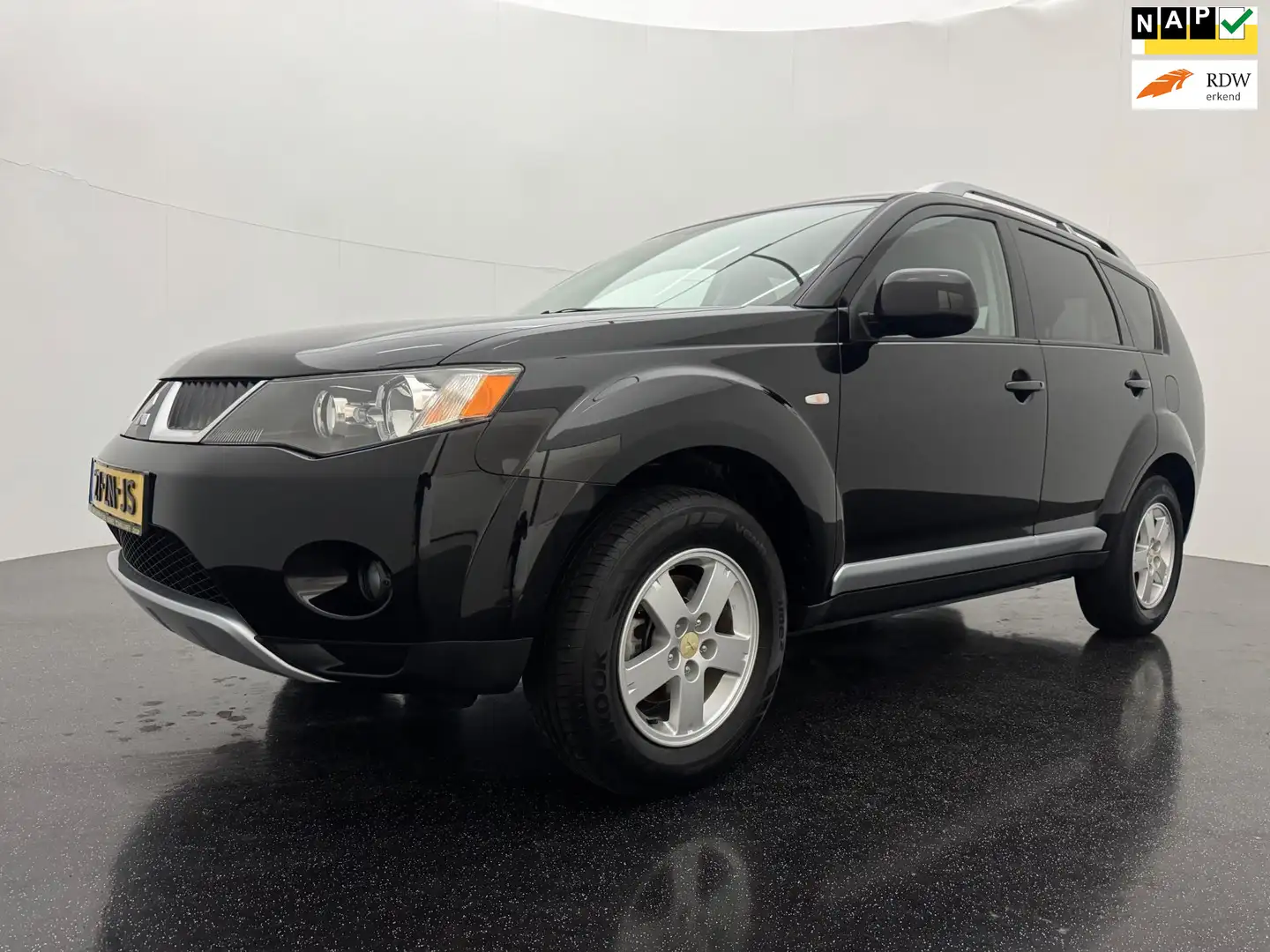 Mitsubishi Outlander 2.4 Intro Edition 2WD Trekhaak/Airco Noir - 1