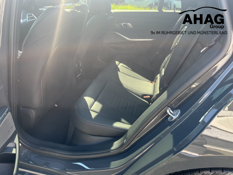 BMW 340 M340d xDrive Touring — photo 13