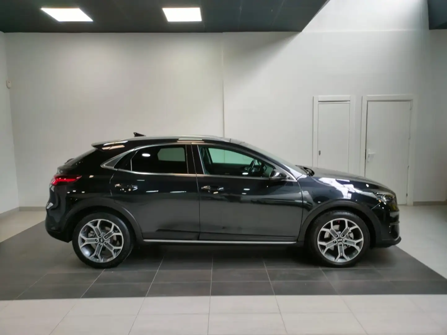 Kia XCeed 1.5 MHEV DCT Emotion Schwarz - 2