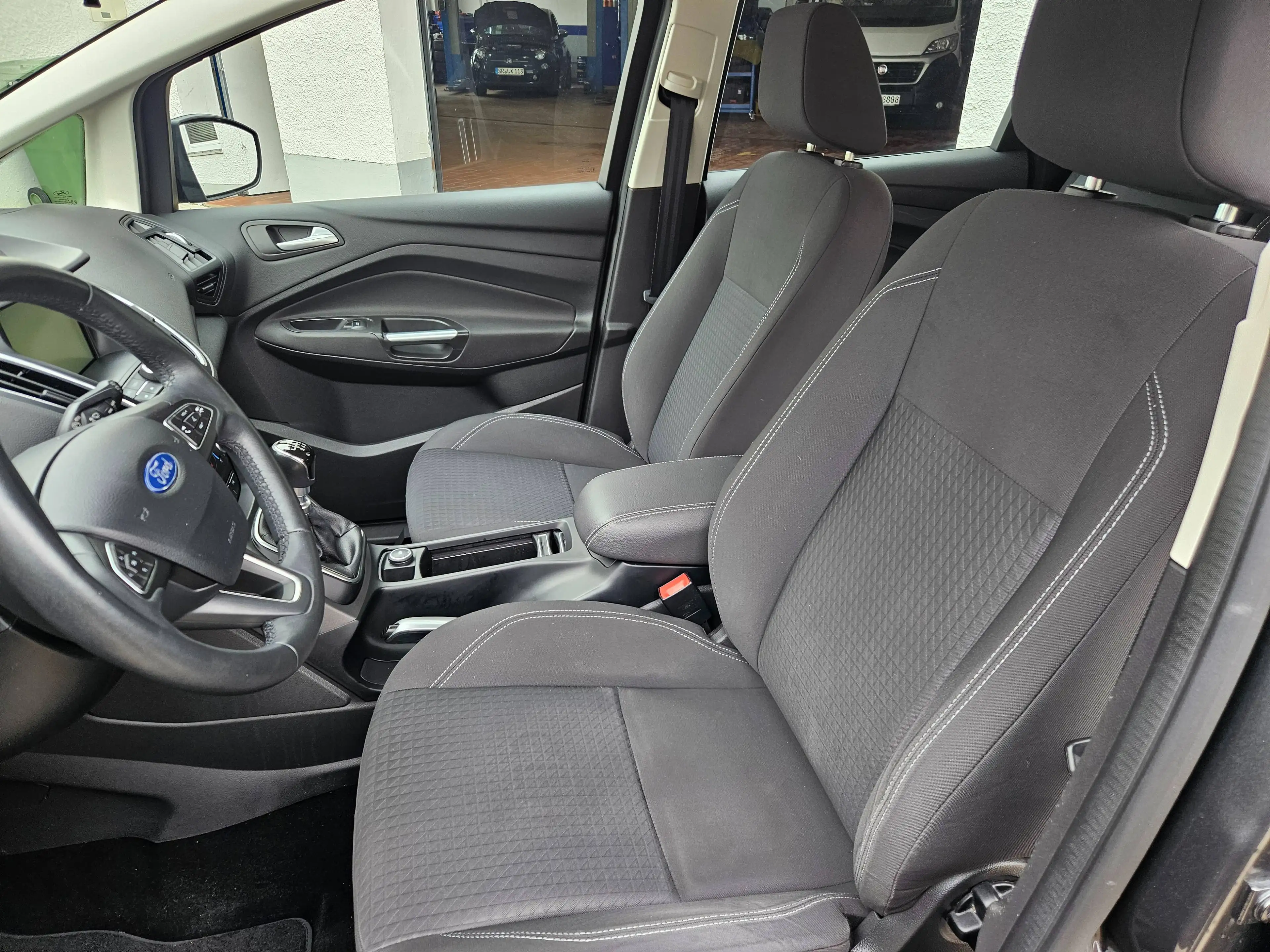 Ford C-Max Trend — photo 12