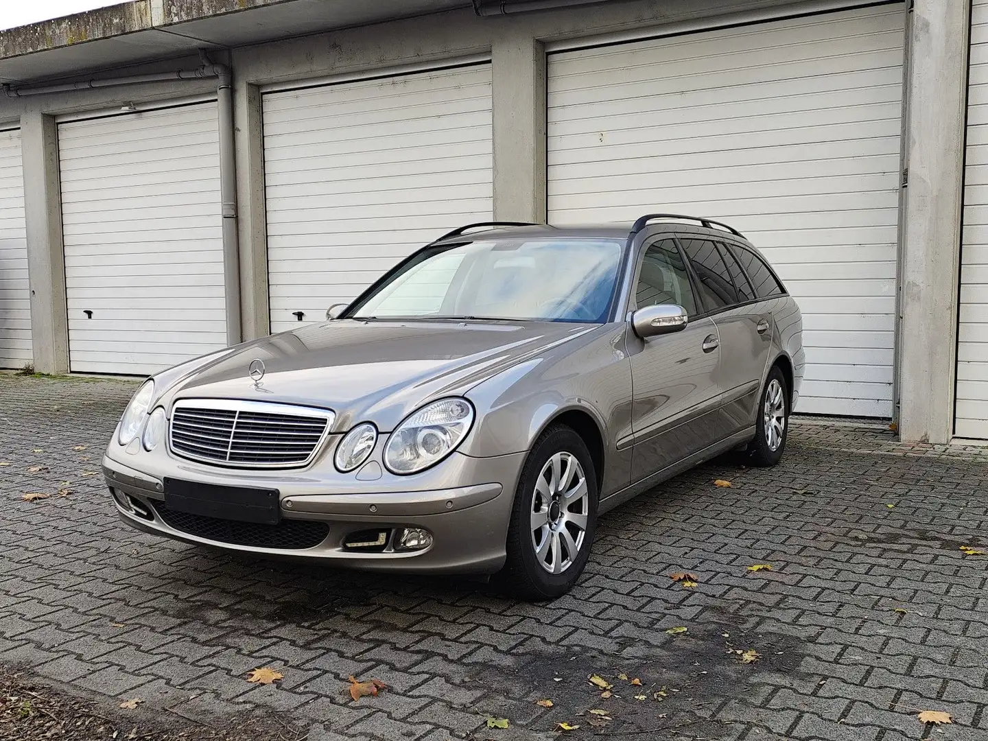Mercedes-Benz E 200 T-Modell|Kompressor|SHZ|Leder|Temp|Xenon Silber - 1