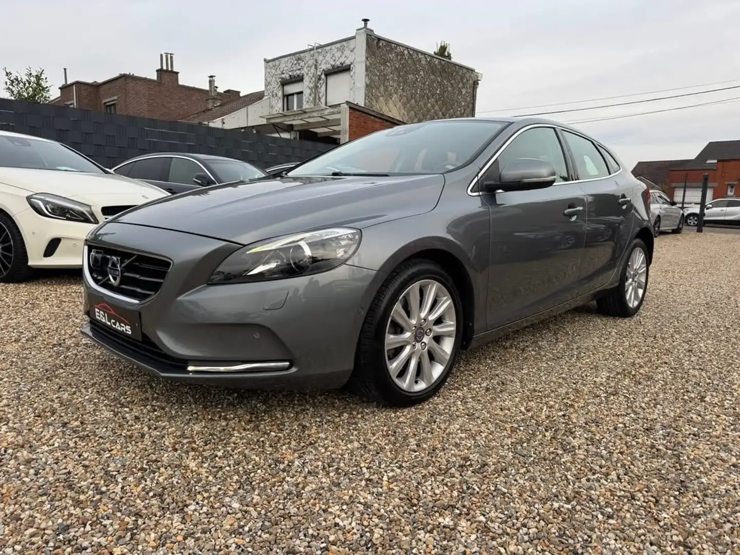 Volvo V40 V40 2.0 D2 **12 mois de garantie** Gris - 1