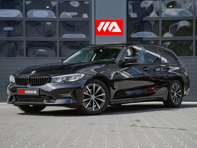 BMW 318 3-serie Touring 318d High Executive | PANO | LEDER