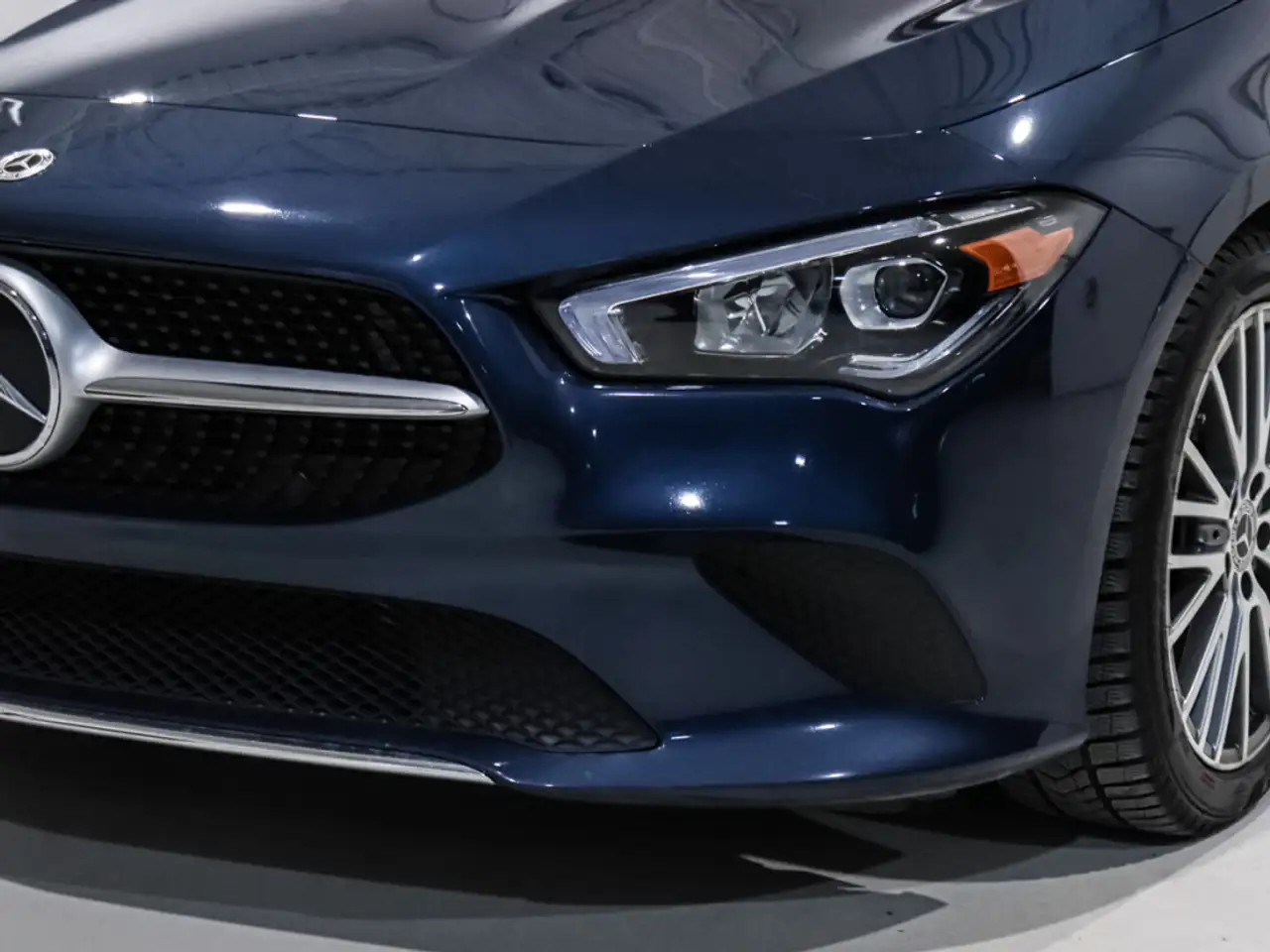 Mercedes-Benz CLA снимка Mercedes-Benz CLA