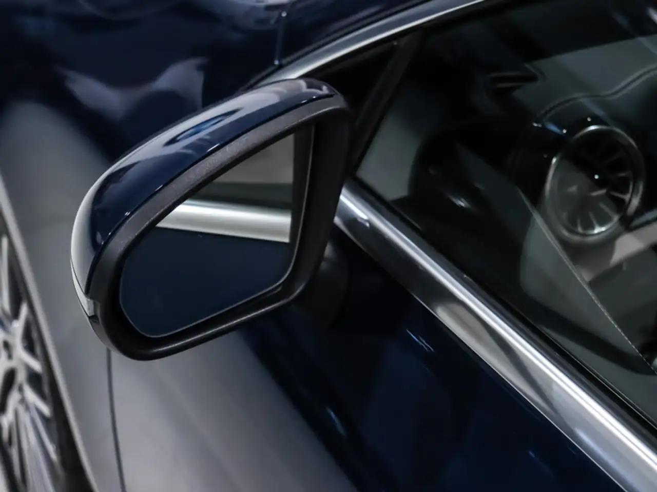 Mercedes-Benz CLA снимка Mercedes-Benz CLA