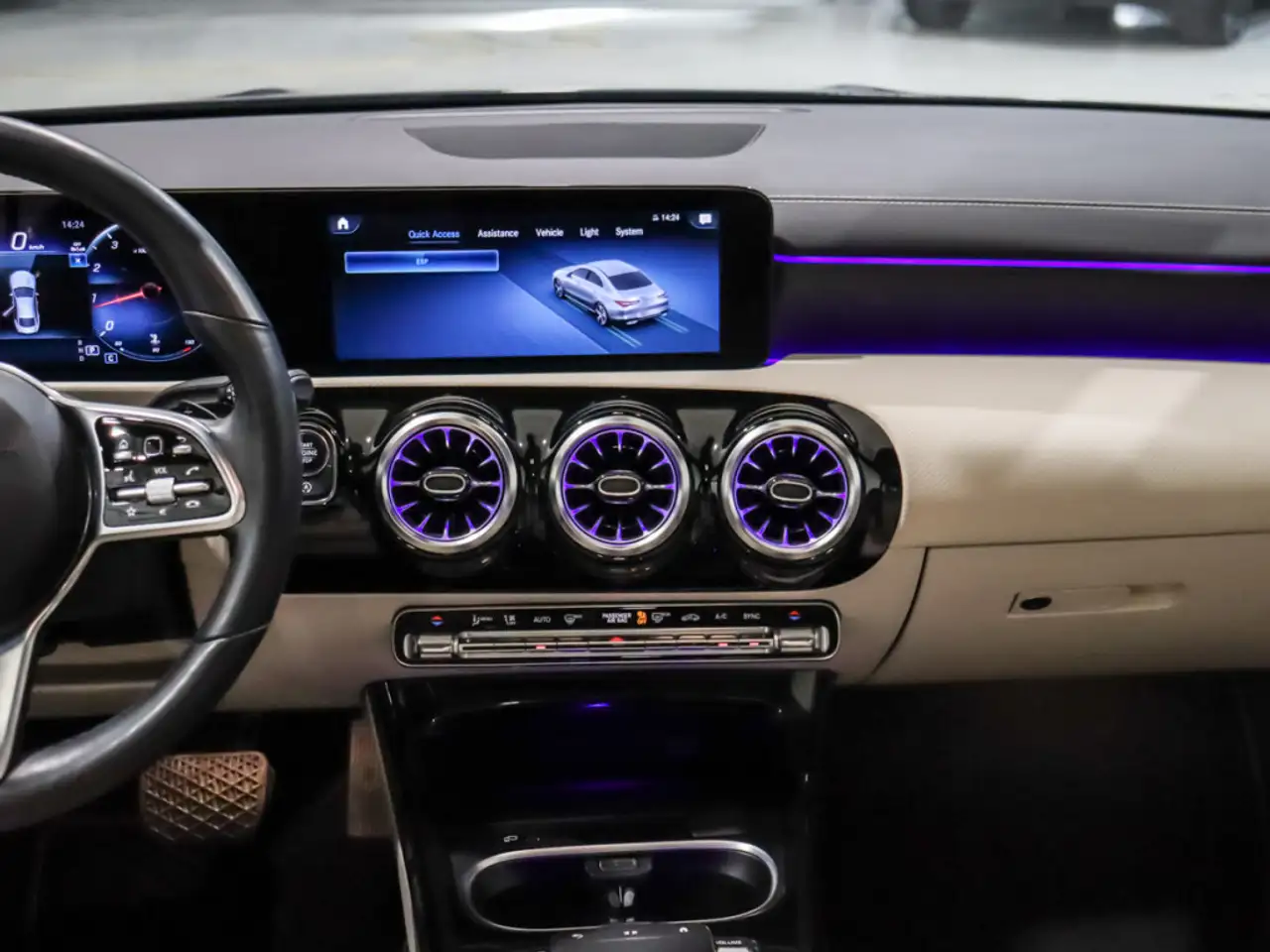Mercedes-Benz CLA снимка Mercedes-Benz CLA