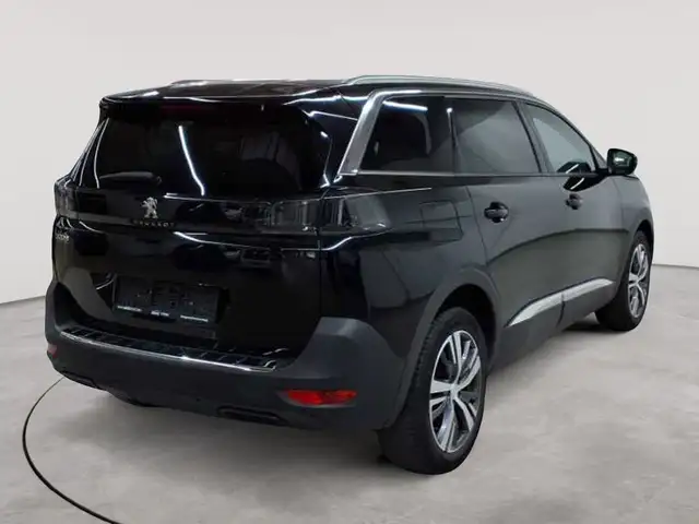 Peugeot 5008 view 4