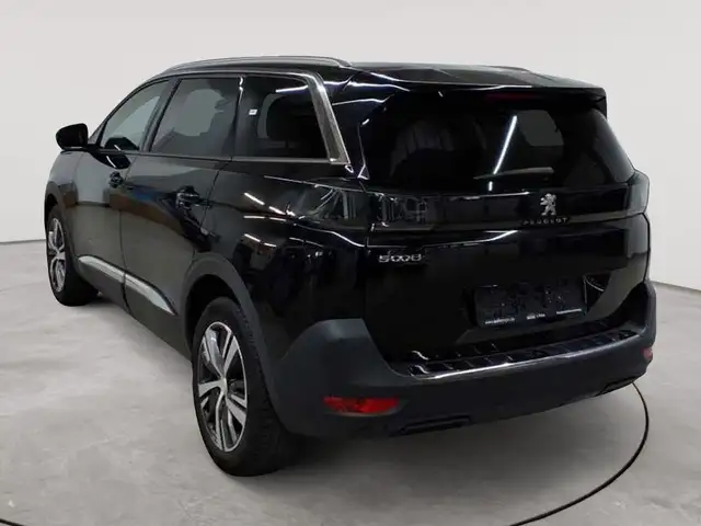 Peugeot 5008 view 5