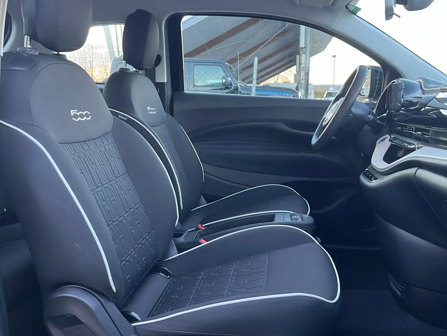 Fiat 500e Action | 23,8 kWh | ** Neujahres Aktion** Zwart - 2