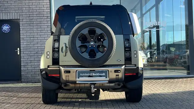 Land Rover Defender view 7