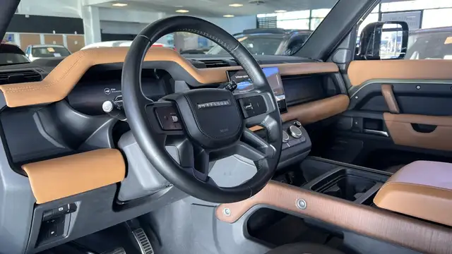 Land Rover Defender view 9